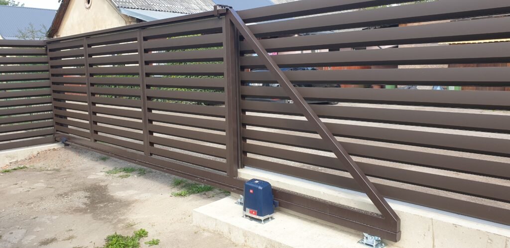 Stumdomi vartai su vartų automatika